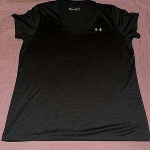 NWOT Under Arrmor whisk away material t-shirt.  Never been worn.